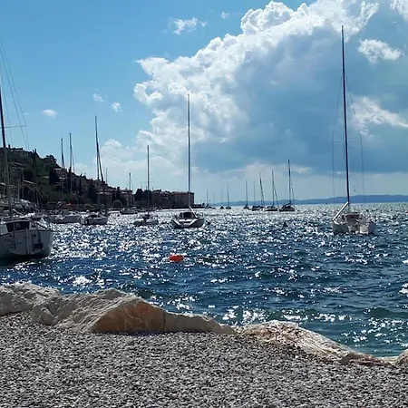 Casa Nina, Lago,montagne, Uliveti Hébergement de vacances *