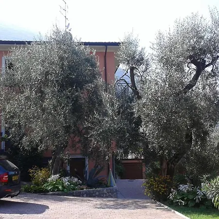 Casa Nina, Lago,montagne, Uliveti Hébergement de vacances Brenzone