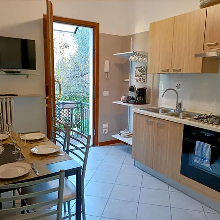 Casa Nina, Lago,montagne, Uliveti Hébergement de vacances *