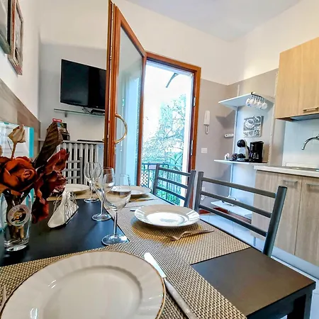 Casa Nina, Lago,montagne, Uliveti Hébergement de vacances Brenzone