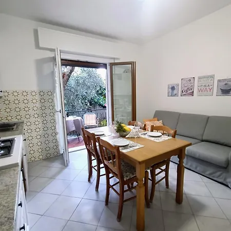 Casa Nina, Lago,montagne, Uliveti Tatil Evi