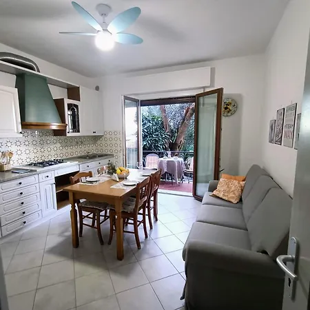 Holiday home Casa Nina, Lago,montagne, Uliveti