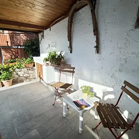 Holiday home Casa Nina, Lago,montagne, Uliveti *