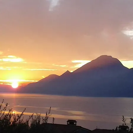 Casa Nina, Lago,montagne, Uliveti Holiday home *
